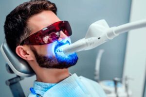 Clareamento Dental: Tudo o Que Você Precisa Saber Para Um Sorriso Mais Branco